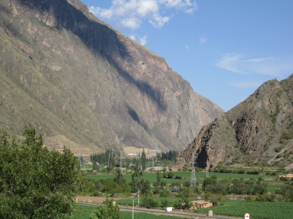 Entering the town of Ollantaytambo