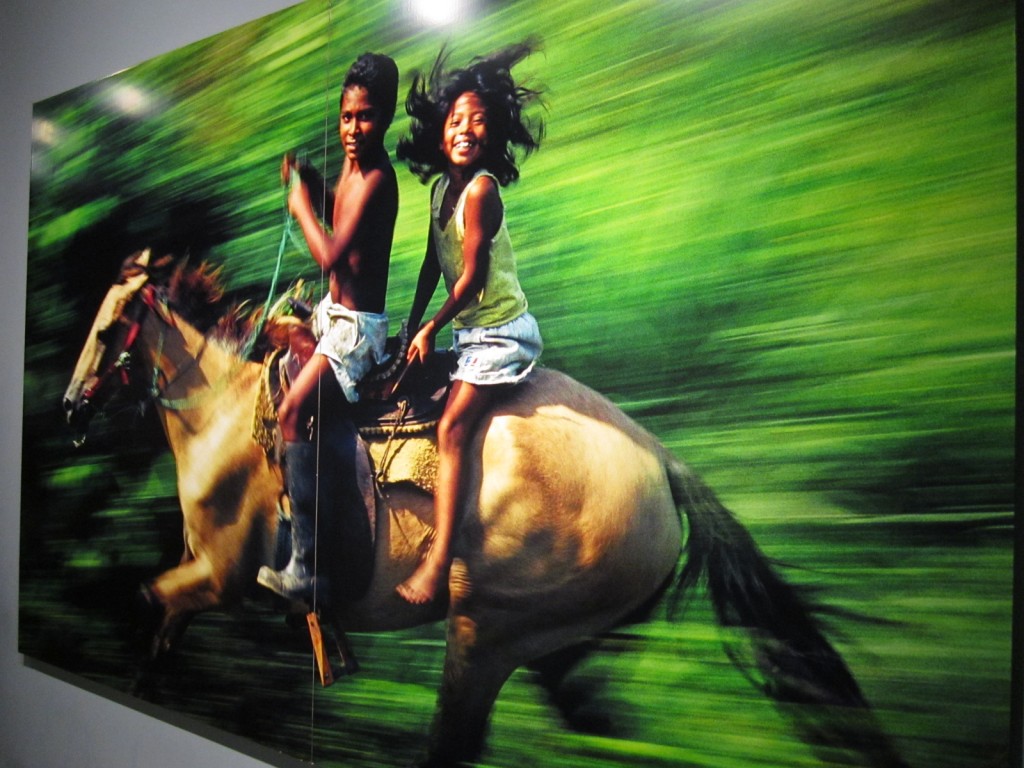 Photojournalist Don Bartletti's 2003 Pulitzer Prize-winning photograph, Chiapas Racers, displayed in the Newseum