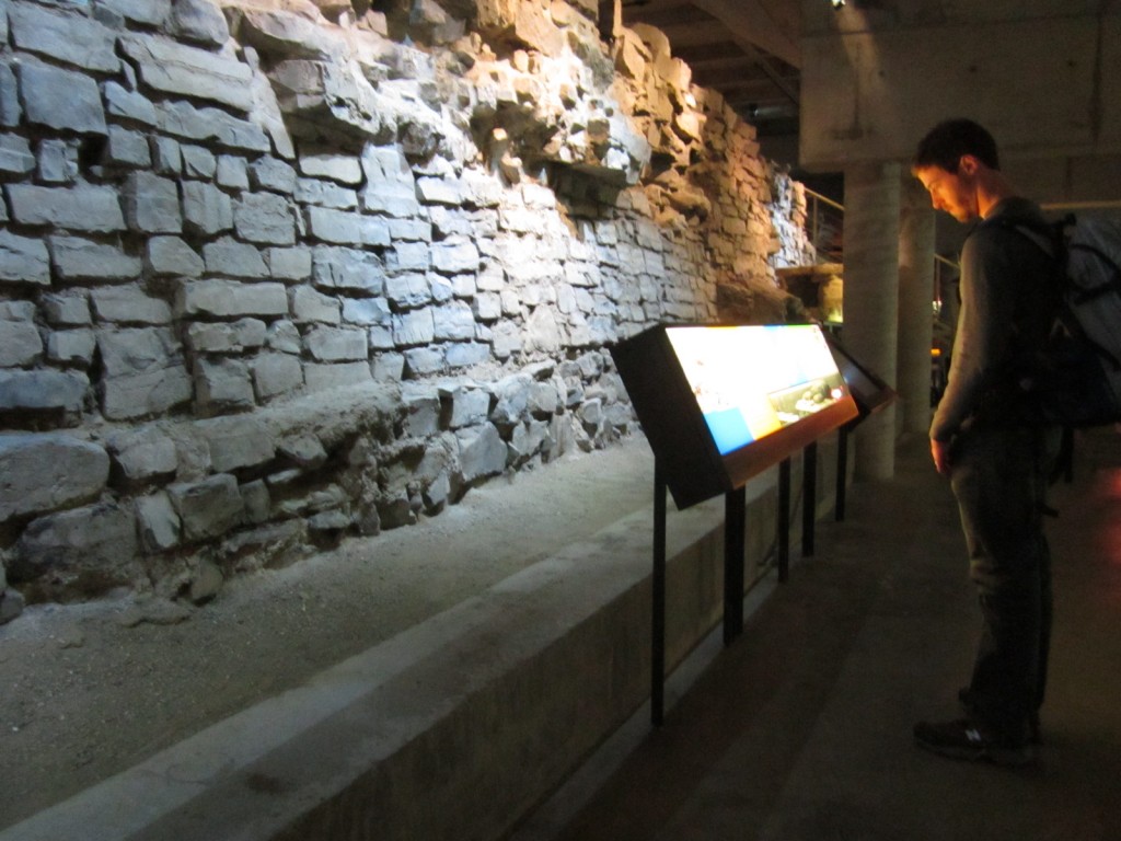 See the original walls of a fortified "Village of Montreal"