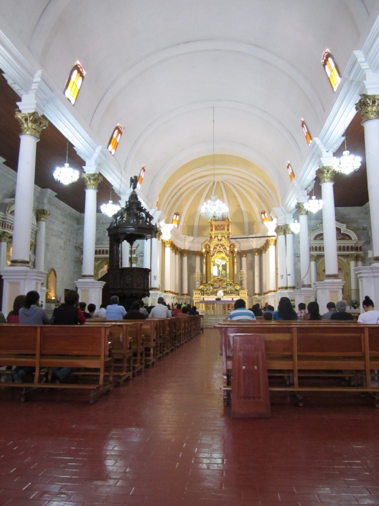 Afternoon mass at Iglesia San Augustin