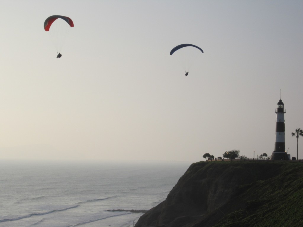Hang-gliders at Parque del Amor in Lima, Peru